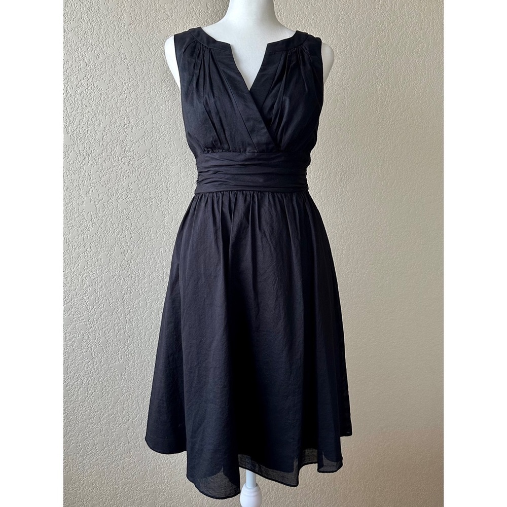 White House Black Market Black Pleated Sleeveless Dress - size 0